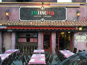 FACHADA Y VEREDA