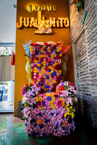 SILLON CON FLORES - PHOTO OPPORTUNITY